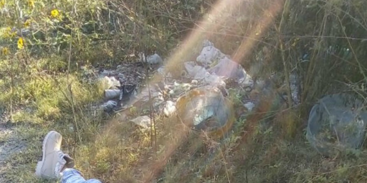 Encuentran el cadáver de una mujer en campo ejidal de Tlaltizapán