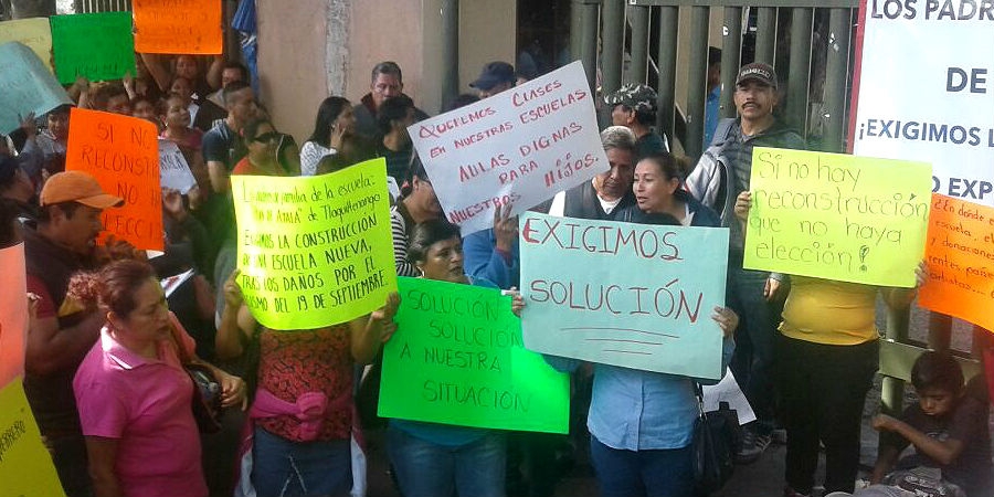 Exigen padres de familia de escuelas de Tlaquiltenango liberación de recursos
