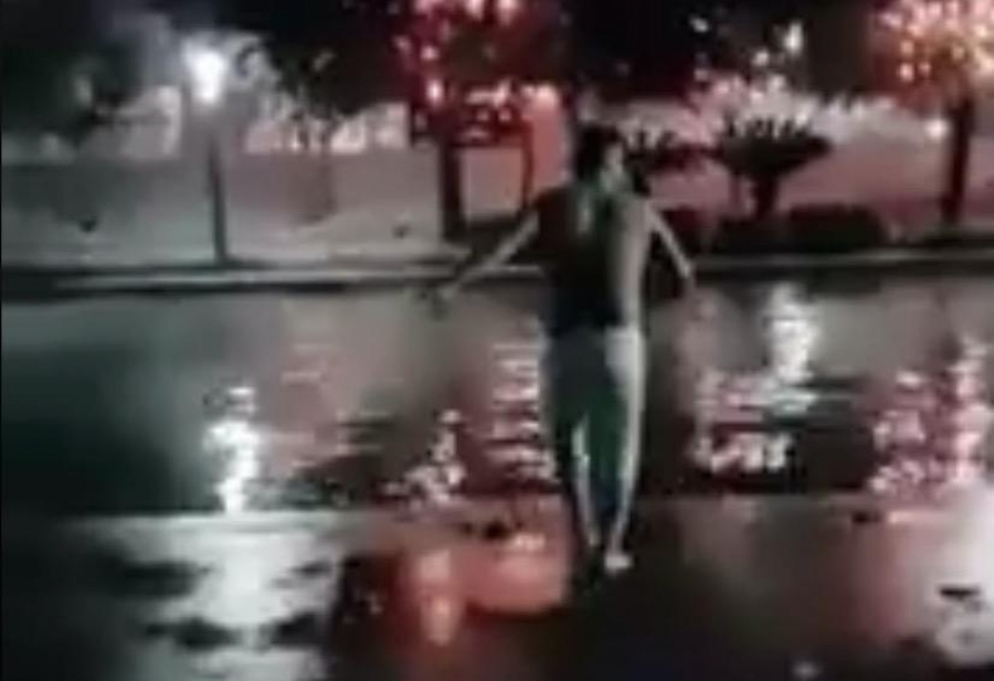 VIDEO: Sin miedo al frío, hombre se lanza al Santa Lucía a -2 grados