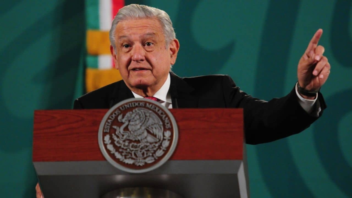 AMLO lanza "tercera llamada" para regreso a clases presenciales