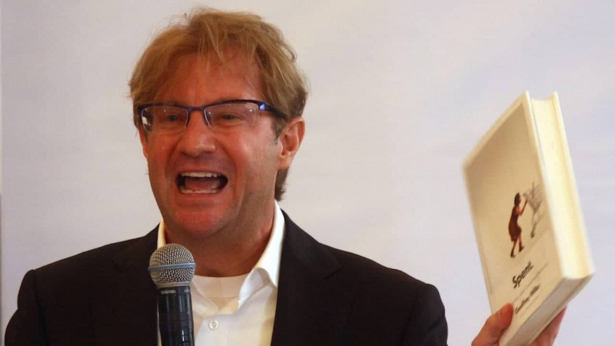 UIF congela cuentas de Andrés Roemer tras orden de aprehensión