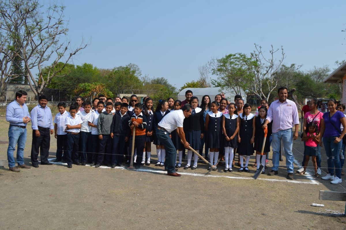 Juan Felipe Domínguez Robles dio el banderazo de inicio a diferentes obras en Chalcatzingo y Amayuca