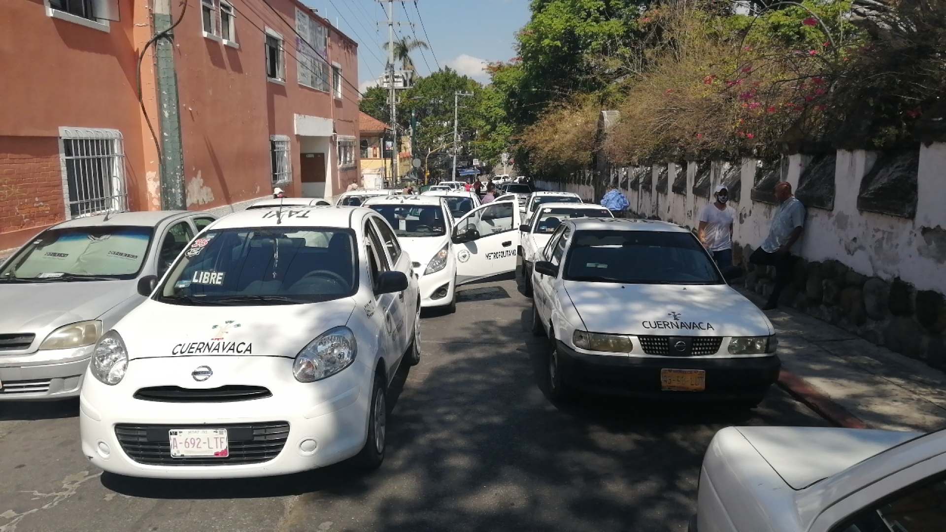 Se manifiestan taxistas del mercado ALM; denuncian abusos de policías de tránsito