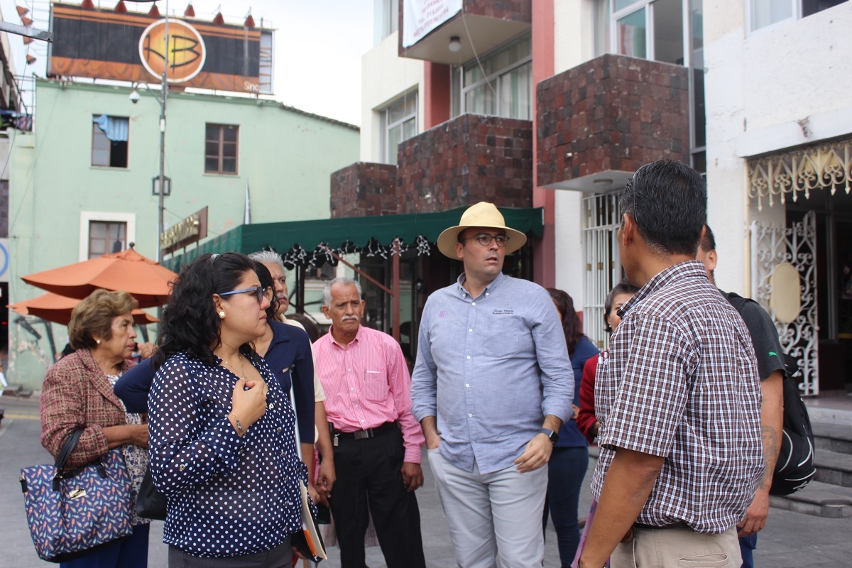 Aceptan voceadores reubicarse sólo unos metros en la Plaza de Armas