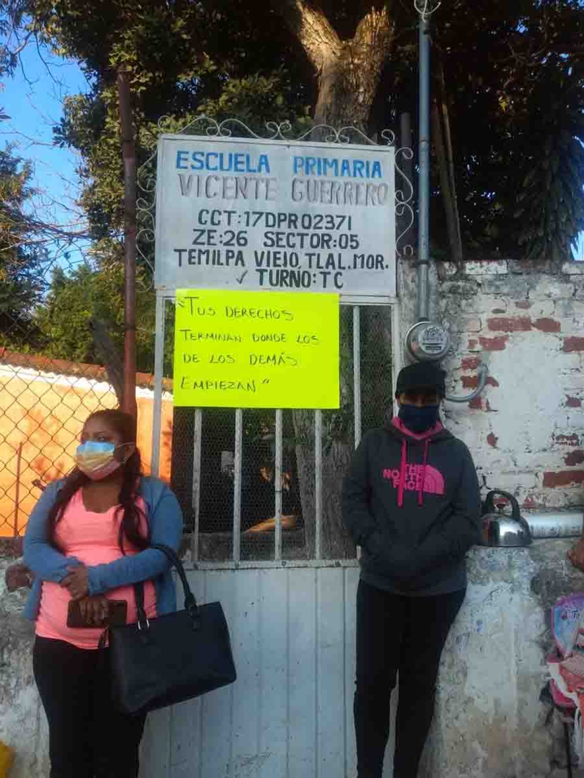Madre de familia denuncia discriminación hacia su hijo