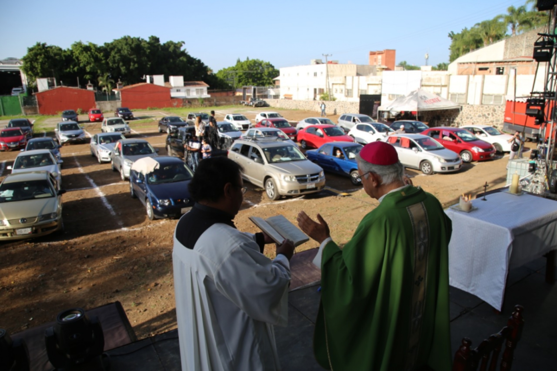 Misa dominical continuará en el autocinema: Toral Nájera