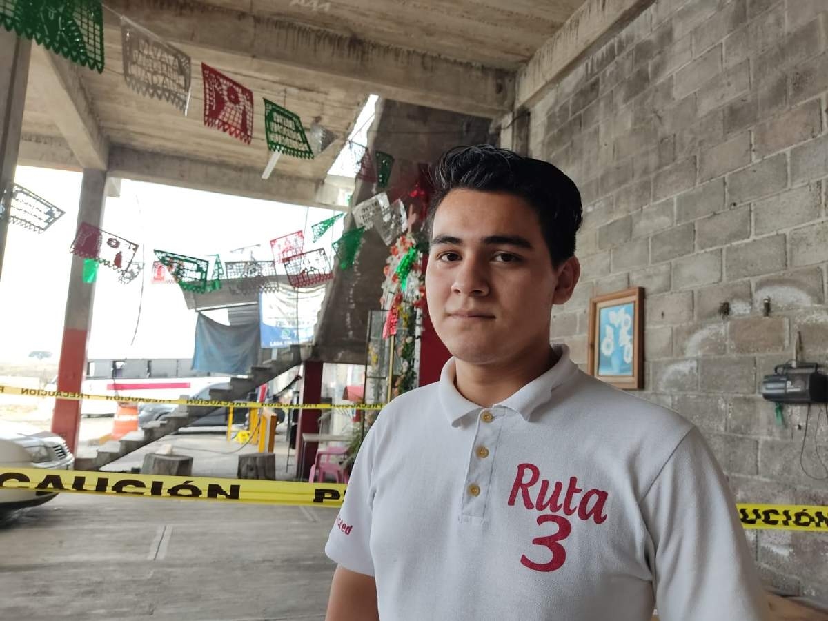Trabaja para ayudar a su mamá