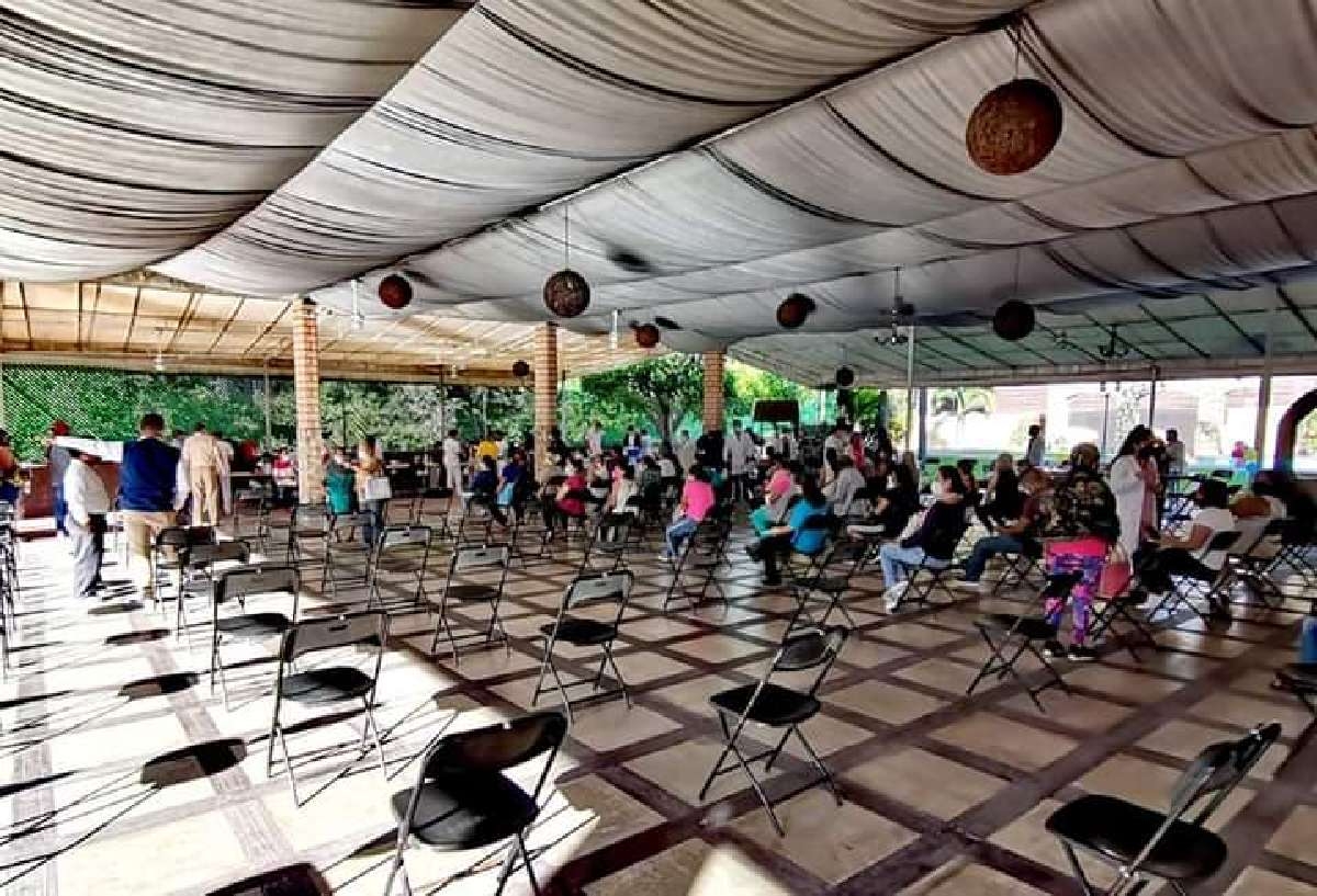 Personas de otros municipios pudieron vacunarse en Amacuzac y Coatlán