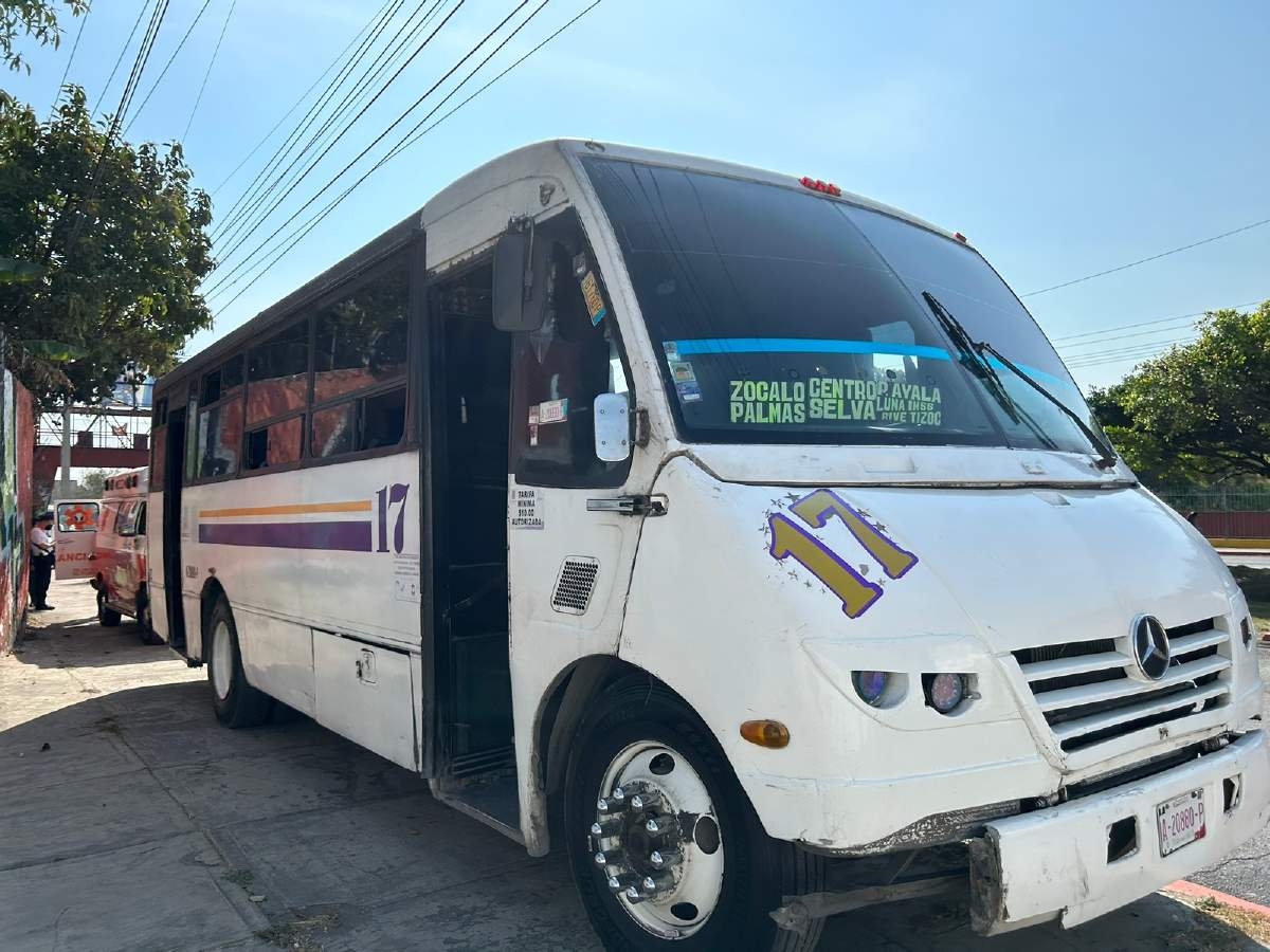 Choque en el bulevar Cuauhnáhuac deja dos lesionado