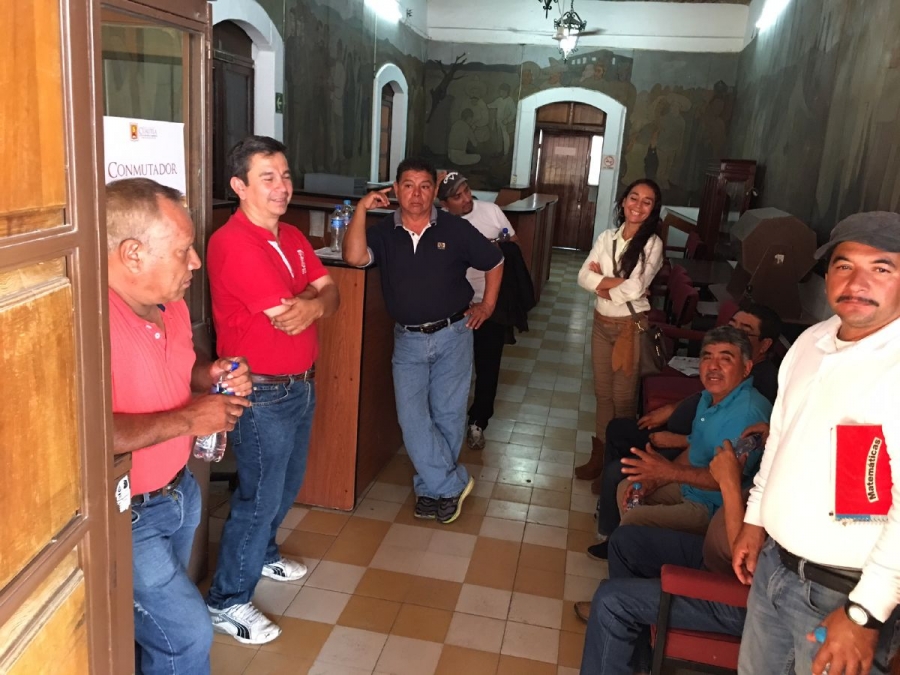 Amagan transportistas con más bloqueos de carreteras