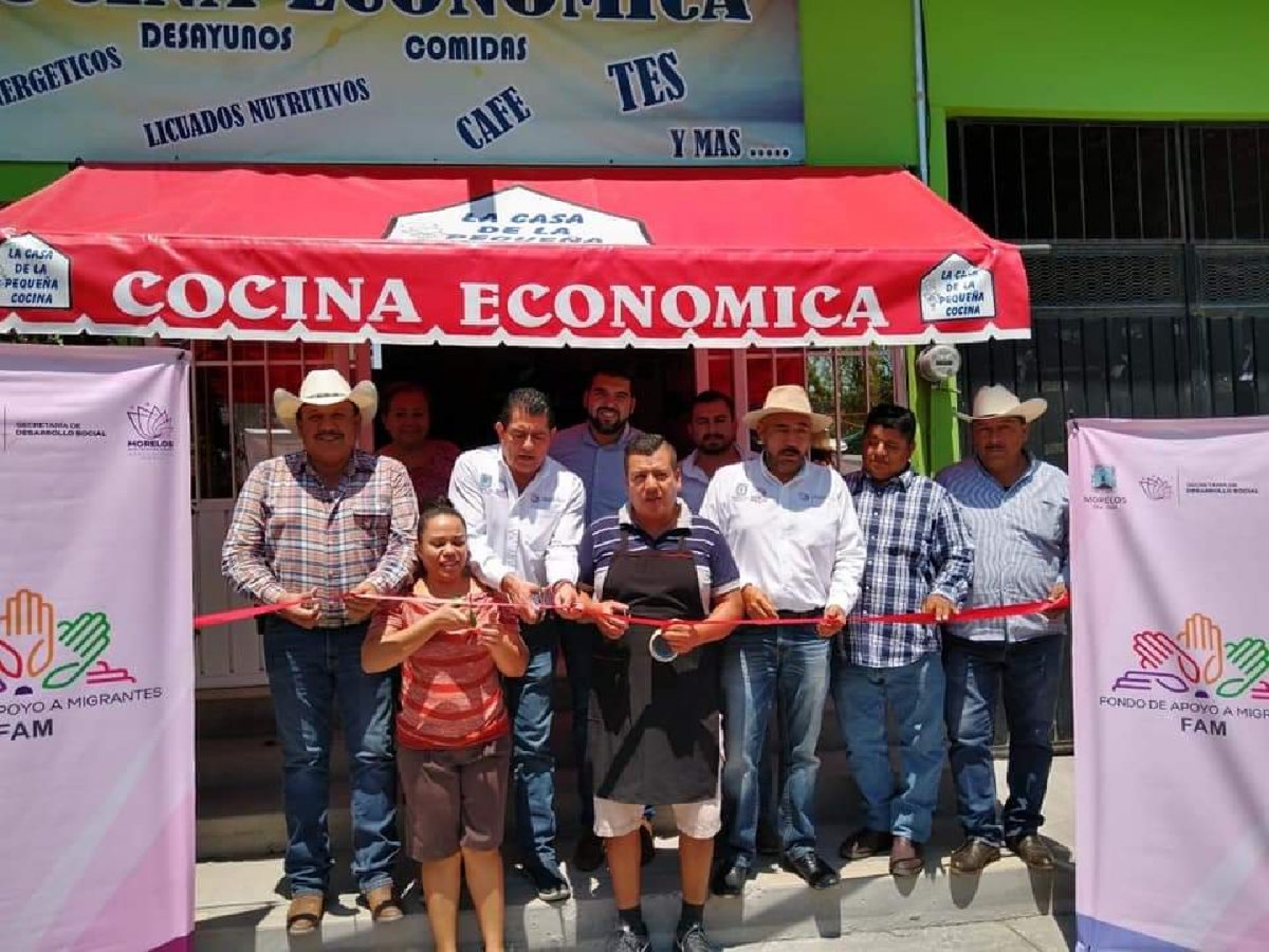 Entregan material para negocios y comerciantes de Axochiapan