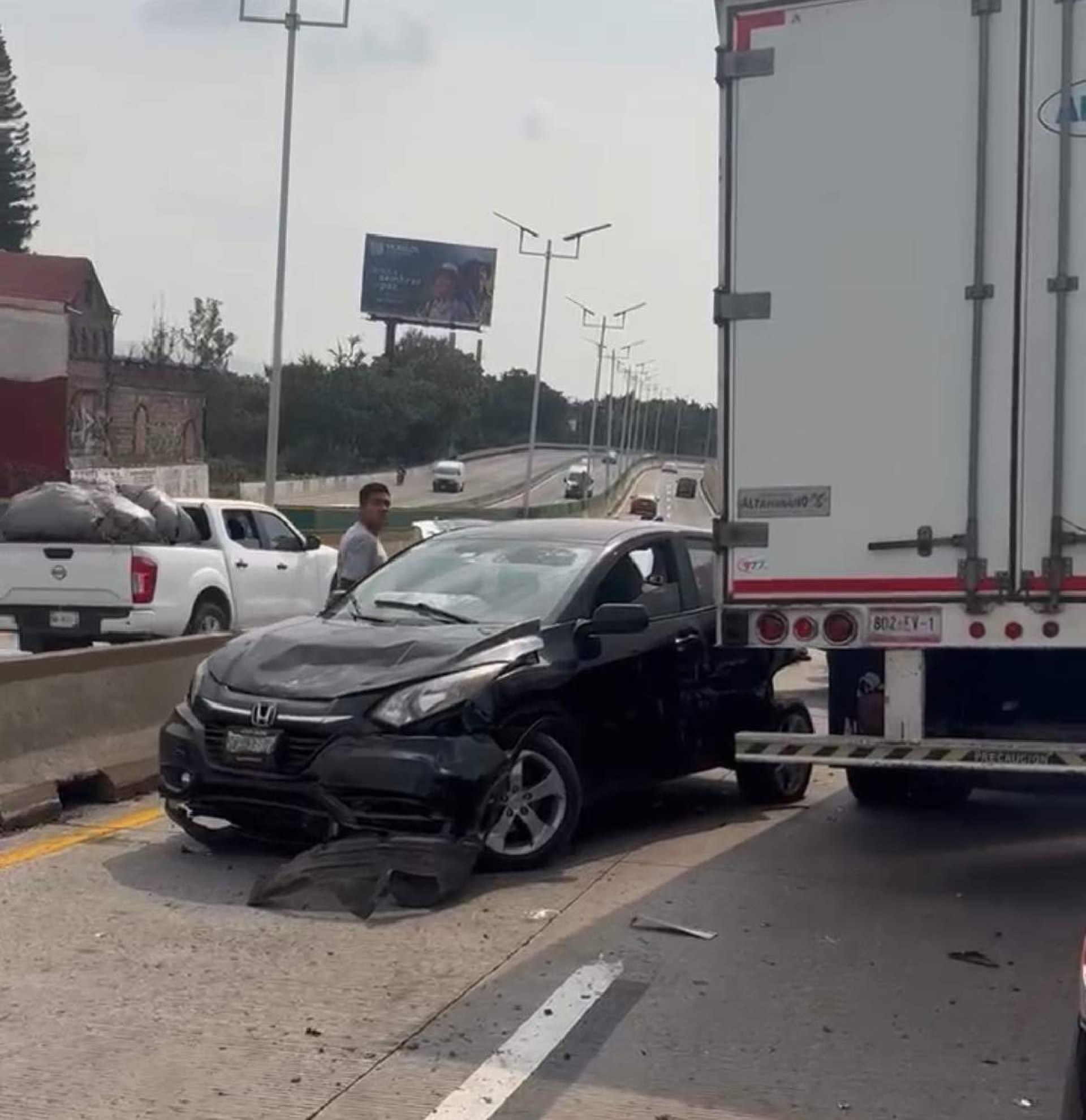 Choque en el Paso Exprés deja dos heridos
