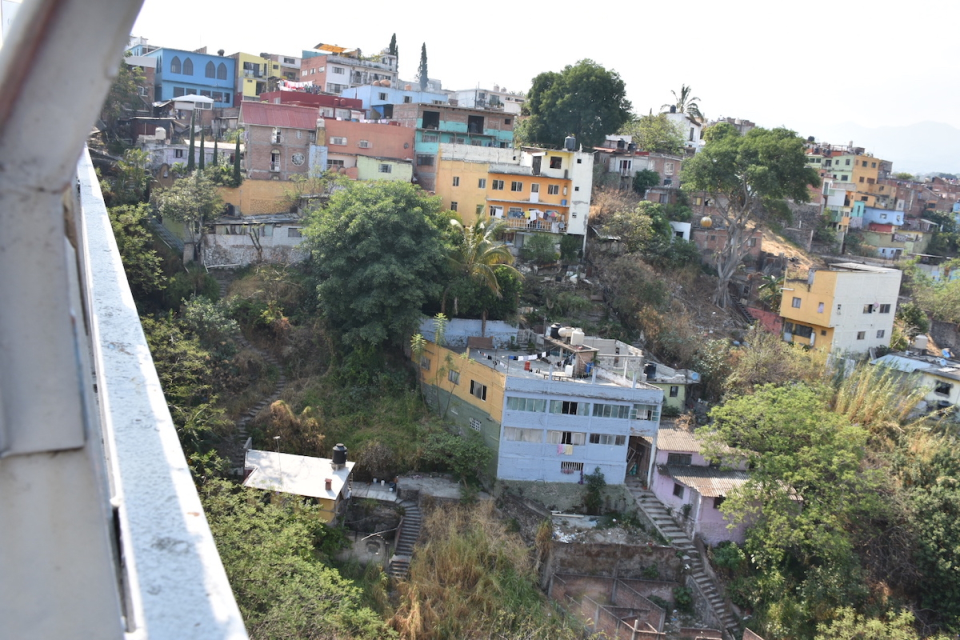 Detectan riesgo por construcción de edificios cerca de puente Ayuntamiento 2000