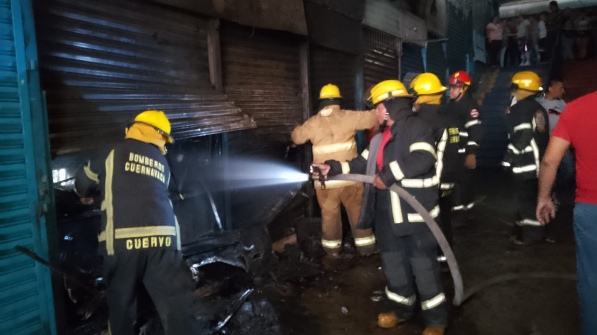 Incendio en el 'Puente del Dragón' del Mercado Adolfo López Mateos en Cuernavaca
