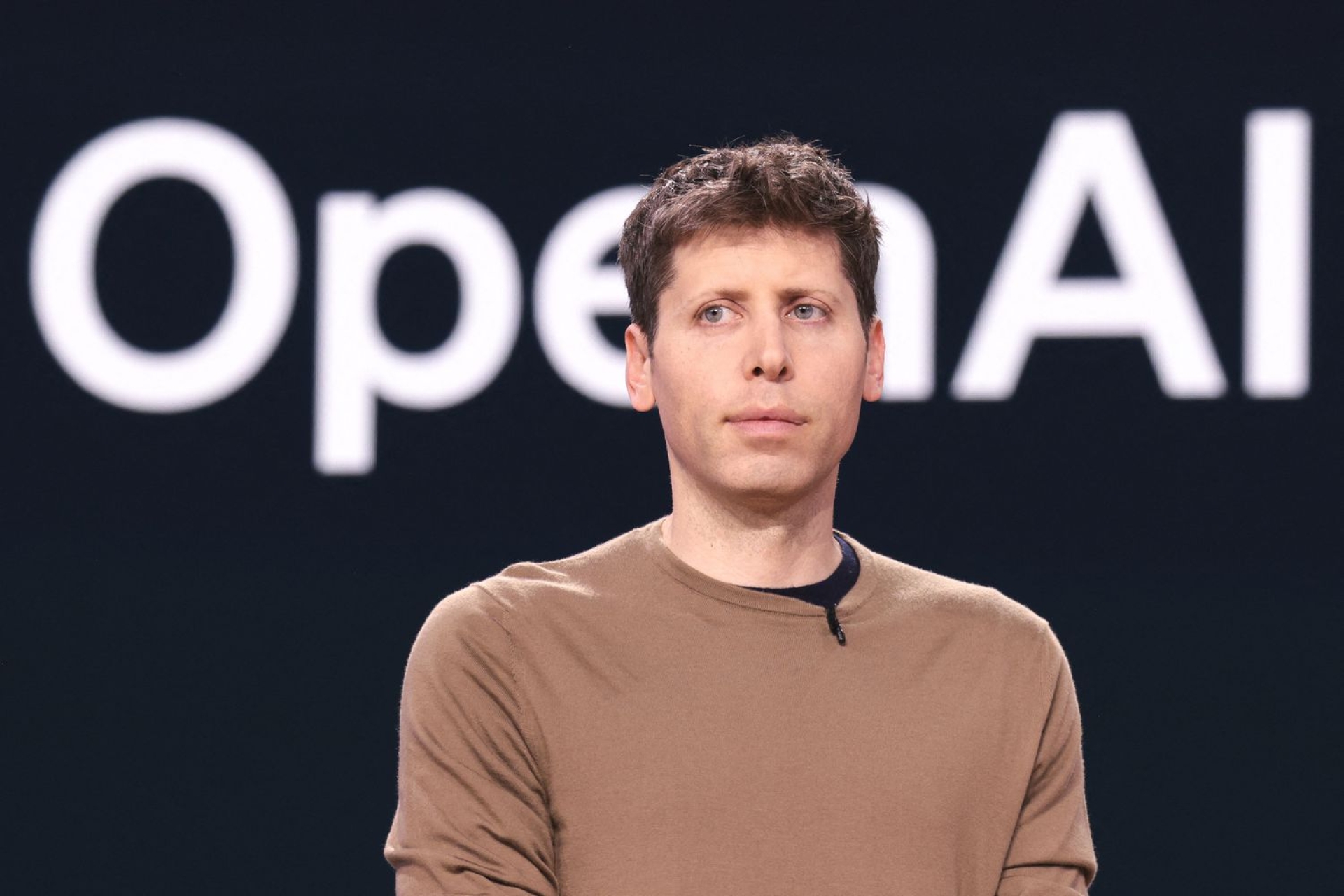OpenAI planea lanzar un dispositivo de IA para reemplazar los smartphones