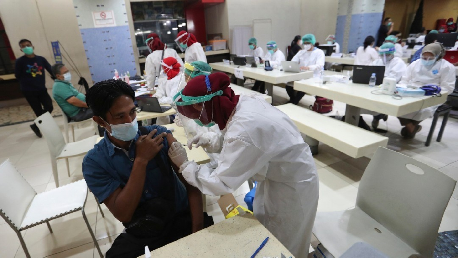 Indonesia vacunará contra COVID-19 a periodistas