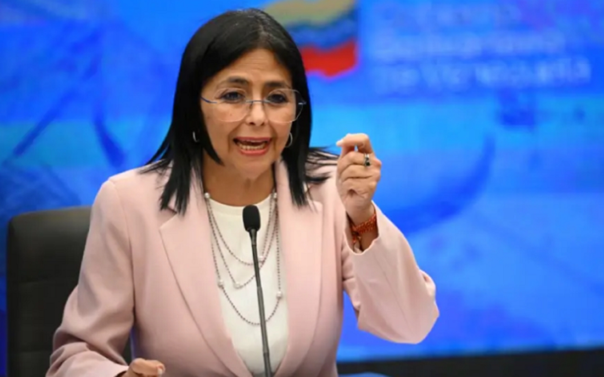 Vicepresidenta venezolana denuncia 'show ridículo' de Pam Bondi contra Maduro