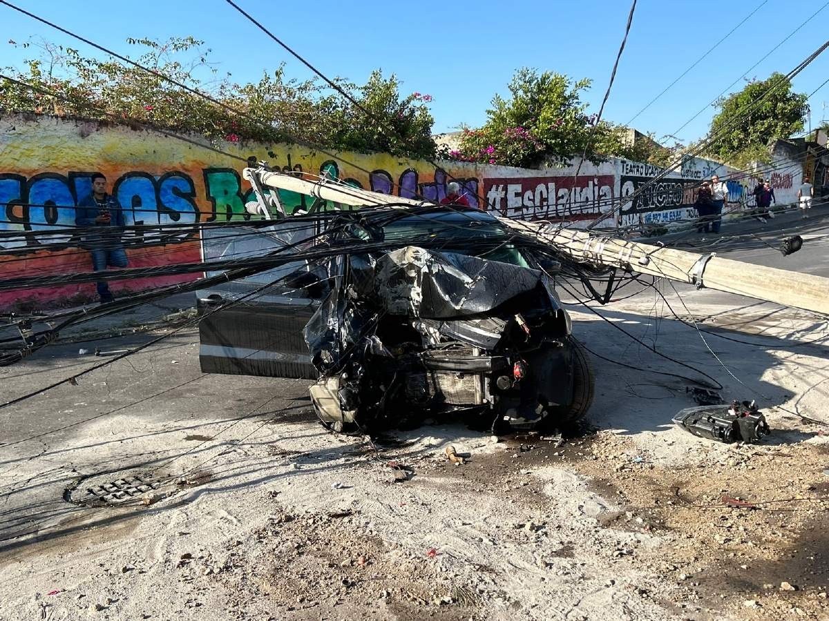 ¡Murió prensado en un auto!