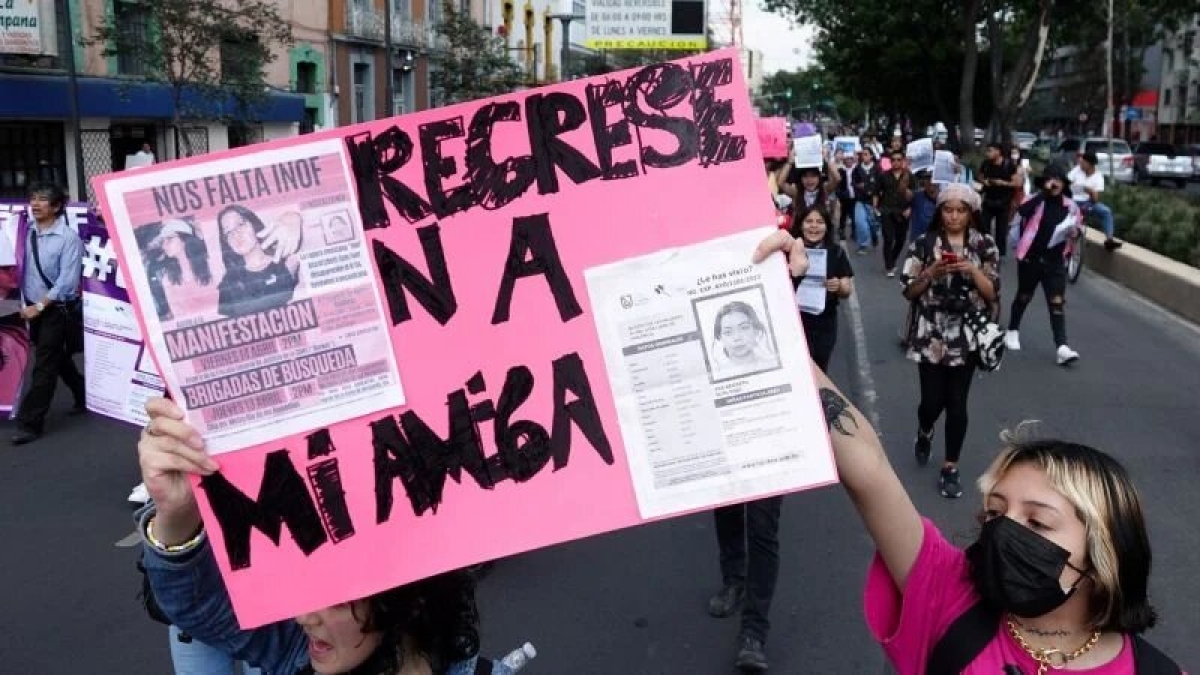 Frente a la FGJ, familiares exigen la búsqueda de la rapera 'Inof'