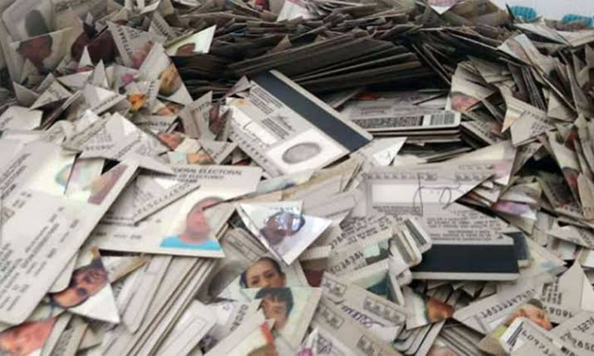 Destruye el INE 12 mil credenciales de elector