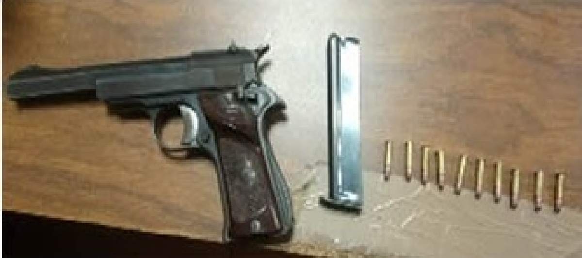 Transportaba una pistola en una camioneta