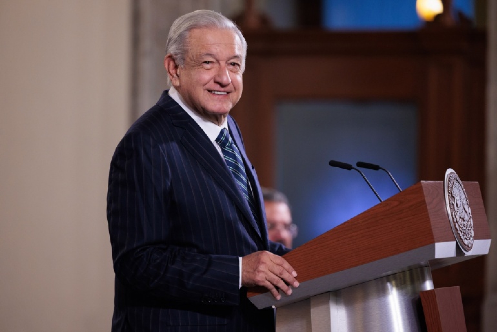 AMLO propone la desaparición de 'todos' los organismos autónomos en reforma