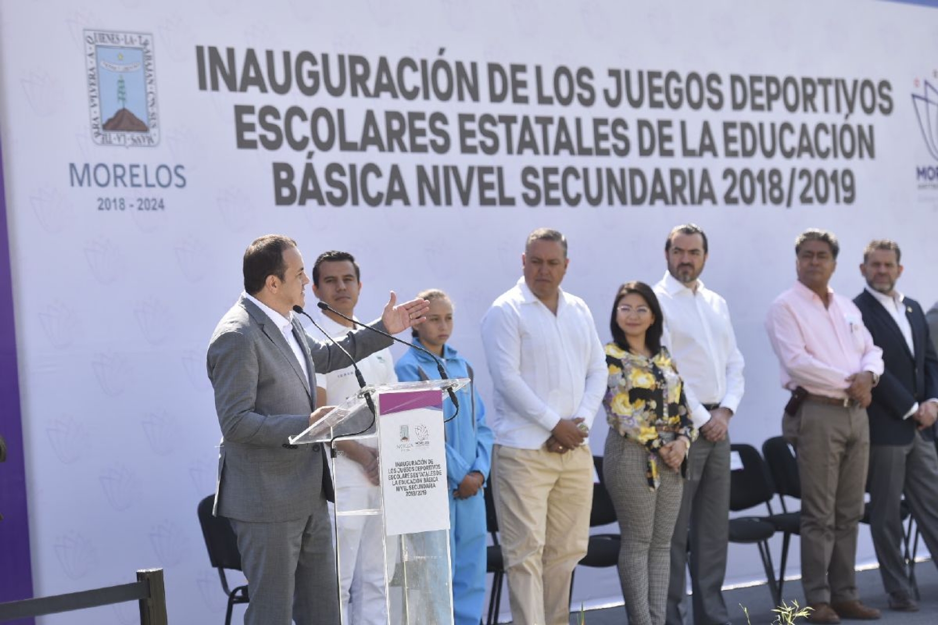 Convoca Cuauhtémoc Blanco a jóvenes a fijarse metas y luchar para lograrlas