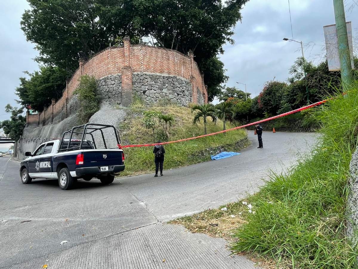 Abandonan dos cadáveres en el Paso Exprés