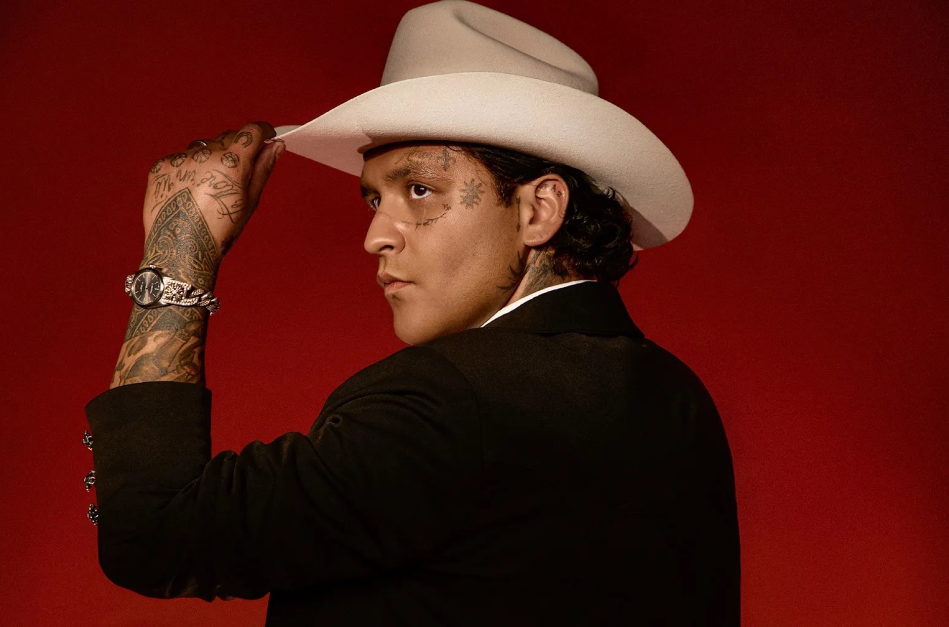 Christian Nodal revela secuelas físicas y emocionales tras cuatro accidentes automovilísticos
