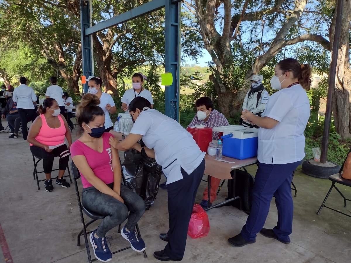 Aplicarán refuerzo anticovid a jóvenes de municipios del poniente