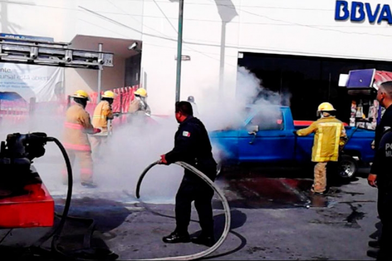 Se incendia camioneta en el Centro de Cuautla