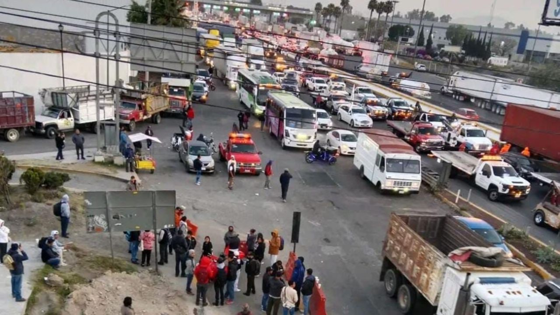 Segob y transportistas acuerdan desactivar protestas tras diálogo