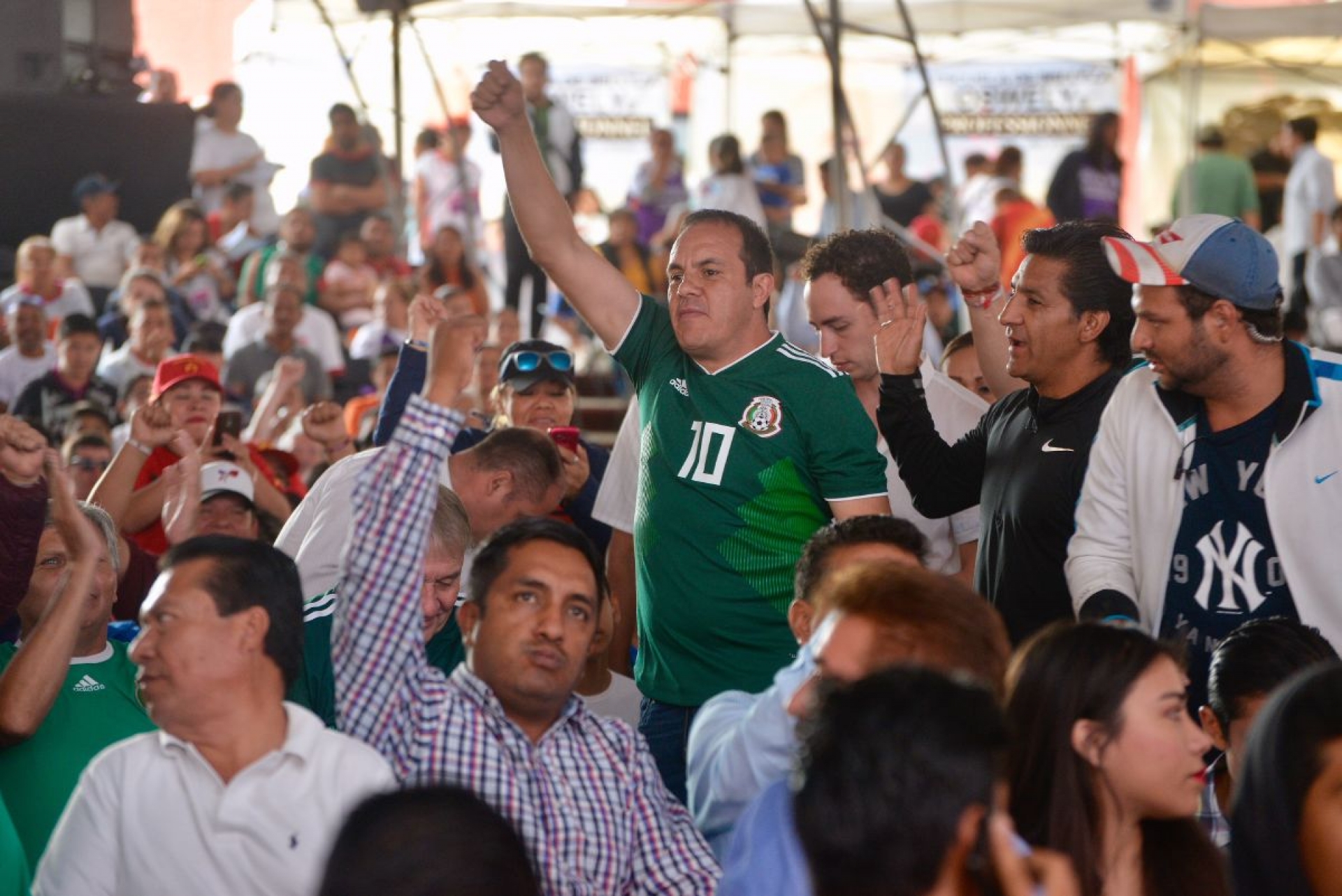 Celebra Cuauhtémoc con morelenses el triunfo de la selección mexicana