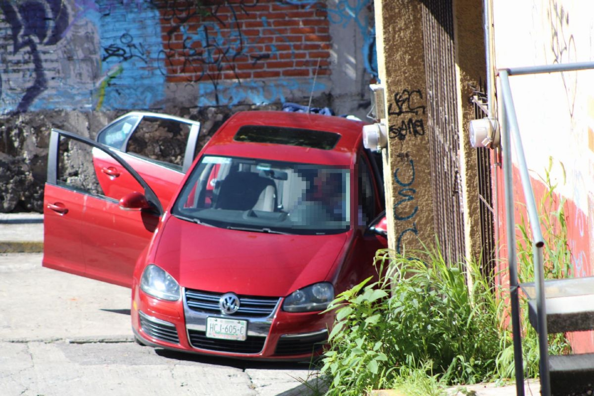 Acribillan a un hombre y hieren a su esposa