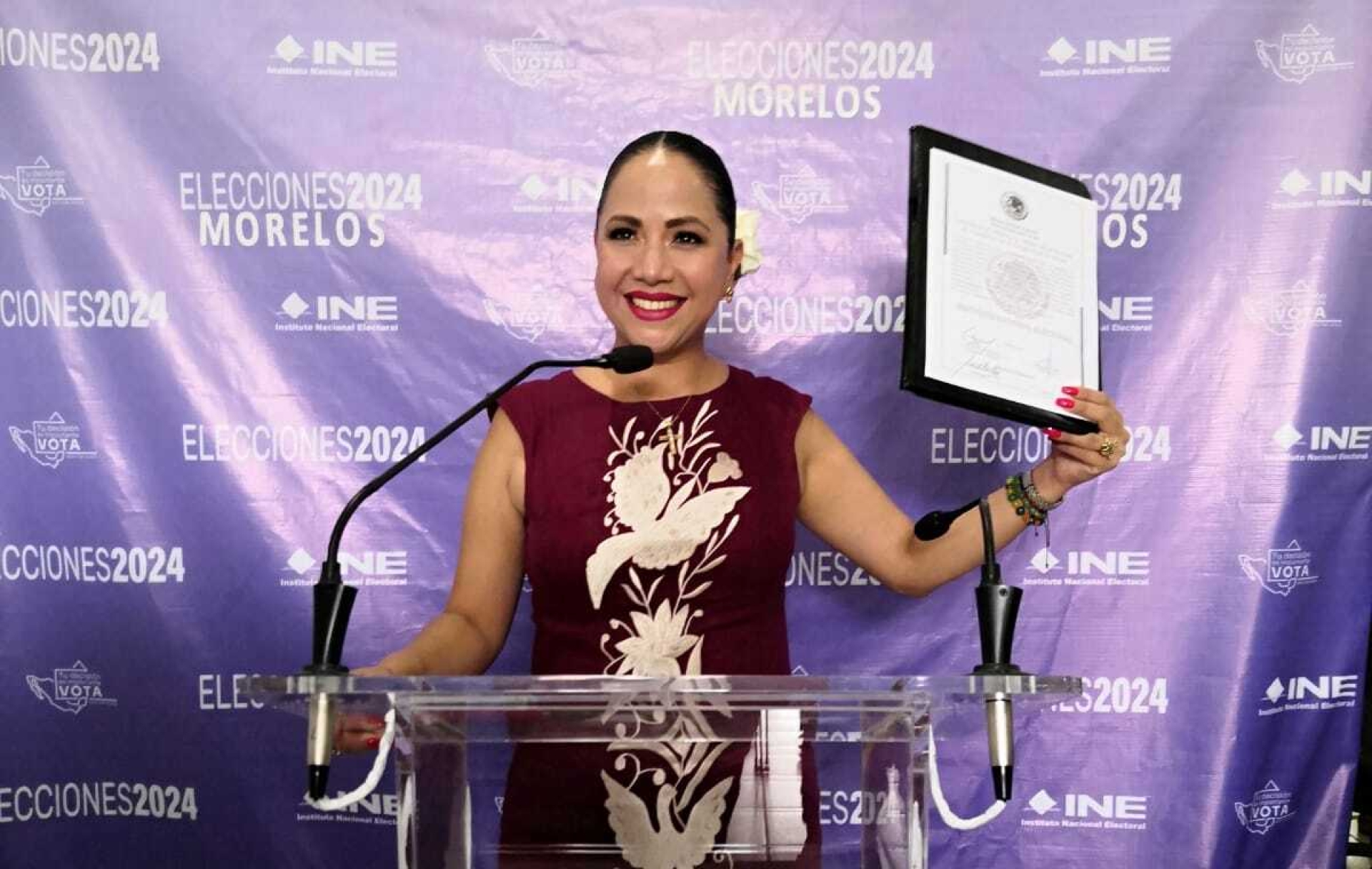 Recibe Juanita Guerra Mena su constancia de mayoría como senadora