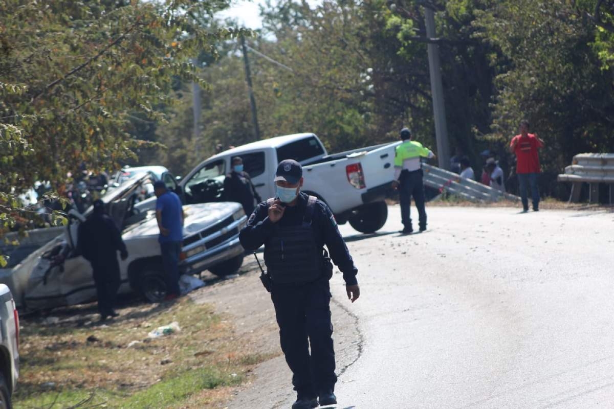 Murió en una volcadura al tratar de esquivar un bache