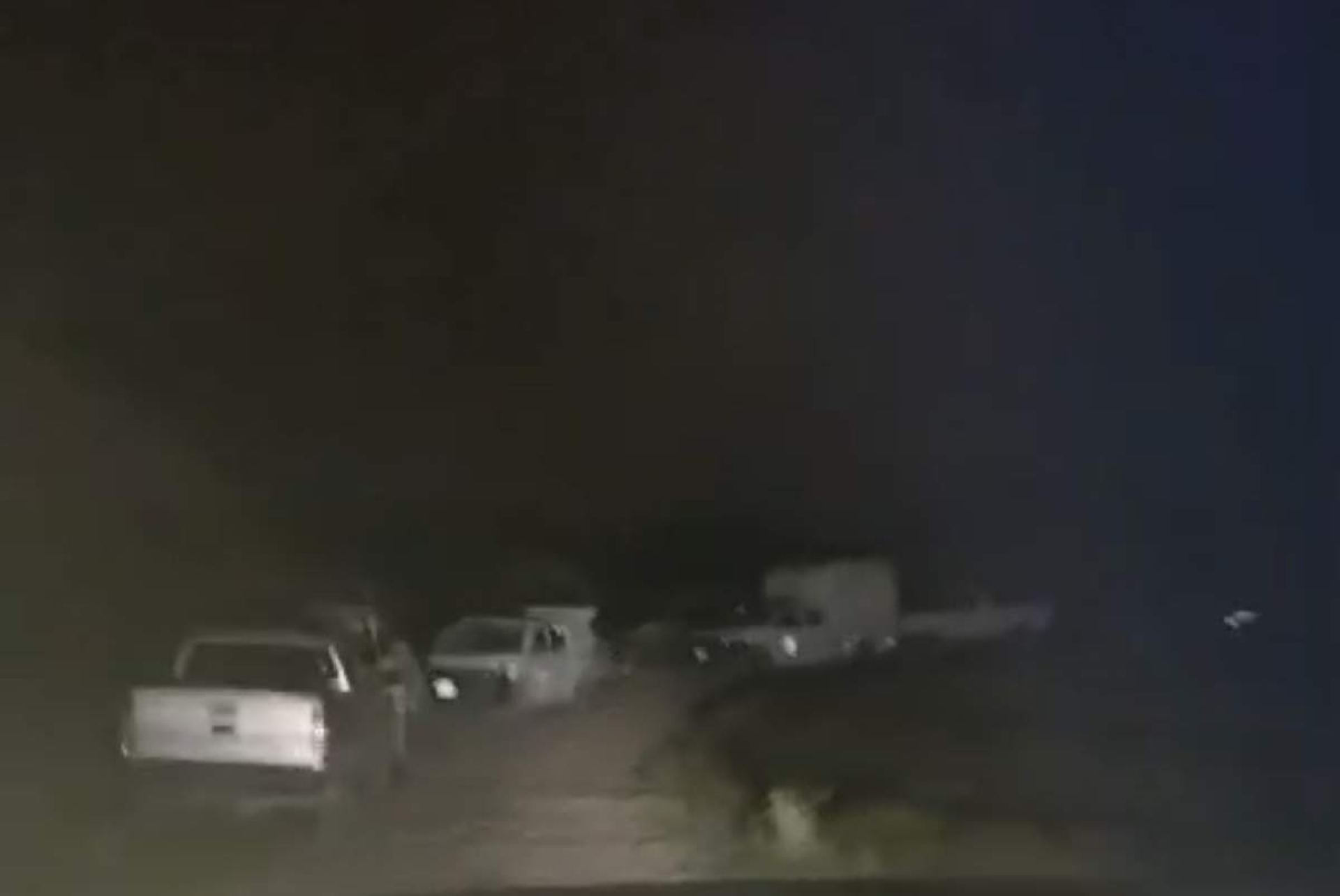 Hallan tres cadáveres en fosa clandestina