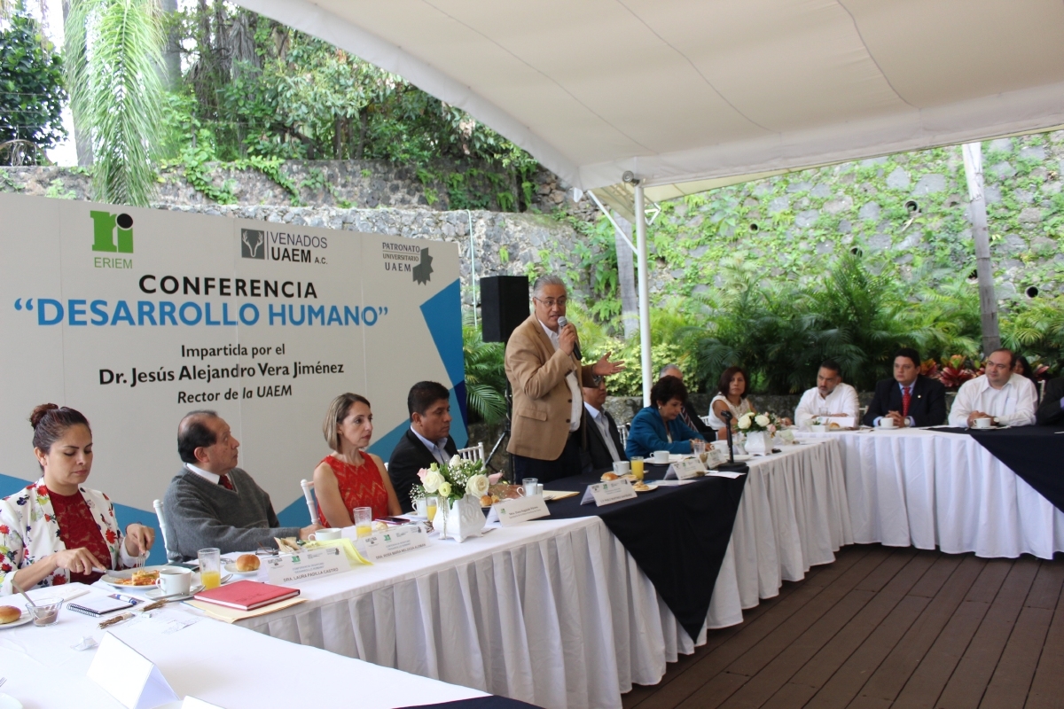 Ofreció Vera Jiménez conferencia a empresarios