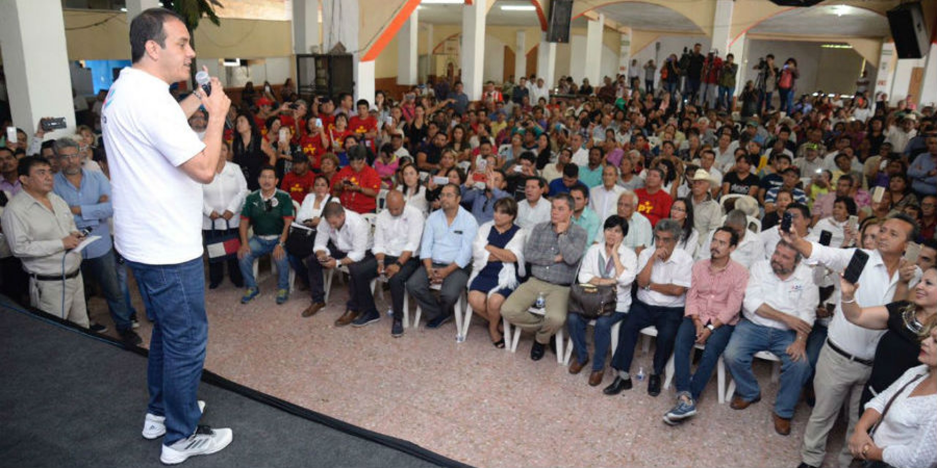 Se reúne candidato de la coalición "Juntos Haremos Historia" con líderes de partidos