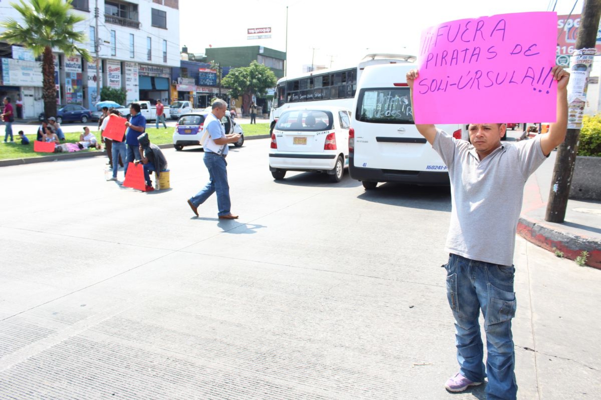 Seguidores de Dagoberto Rivera bloquearon el Paseo Cuauhnáhuac