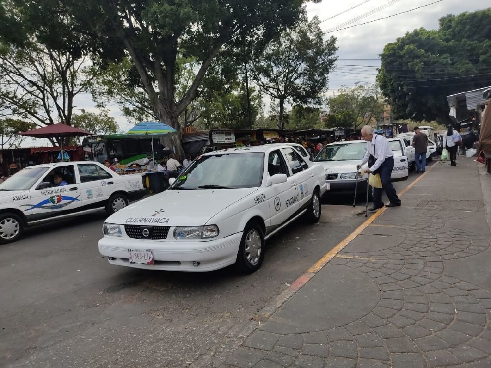 Sufren taxistas asaltos en el mercado ALM