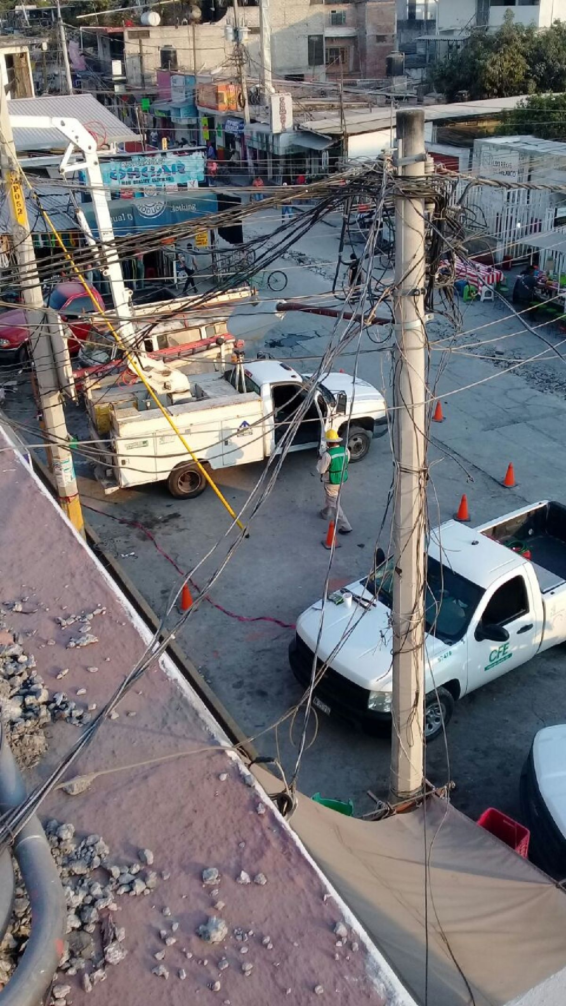 Sin luz deja al mercado Benito Juárez una descarga eléctrica