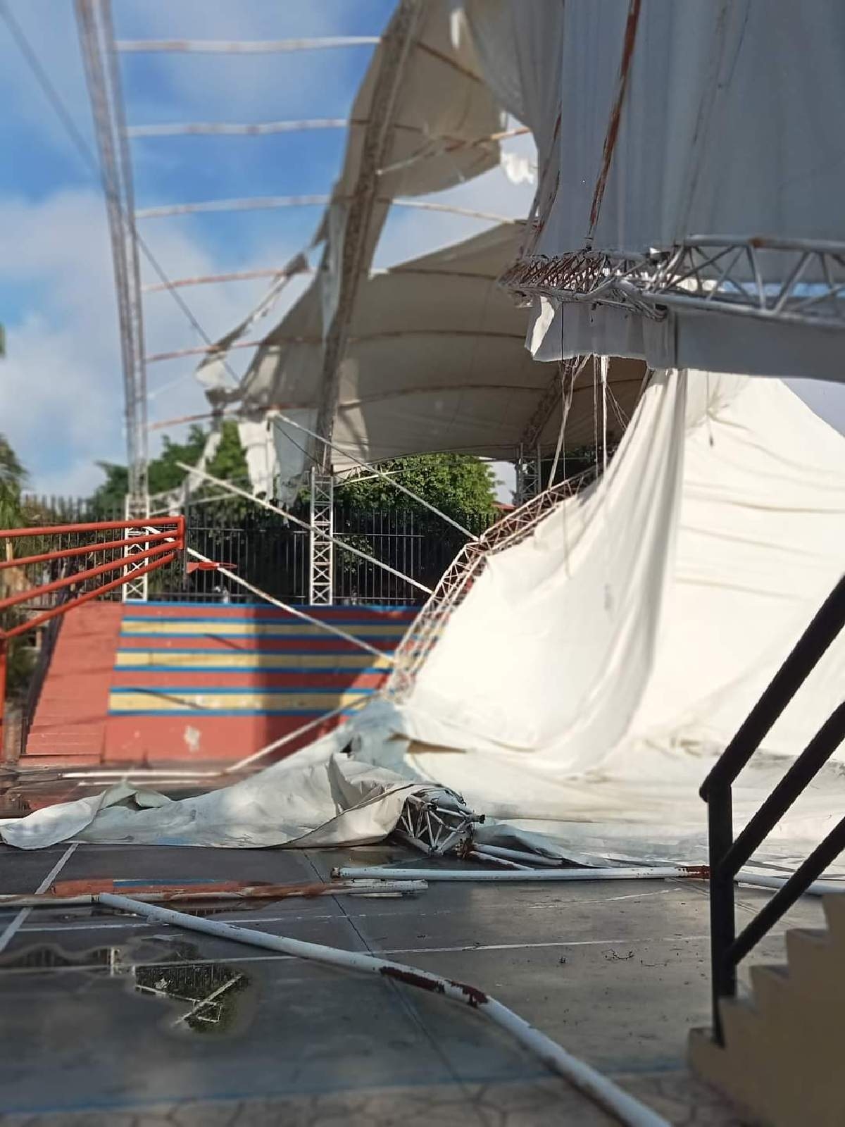 Sin atender, colapso de techumbre del auditorio de San Gabriel Las Palmas