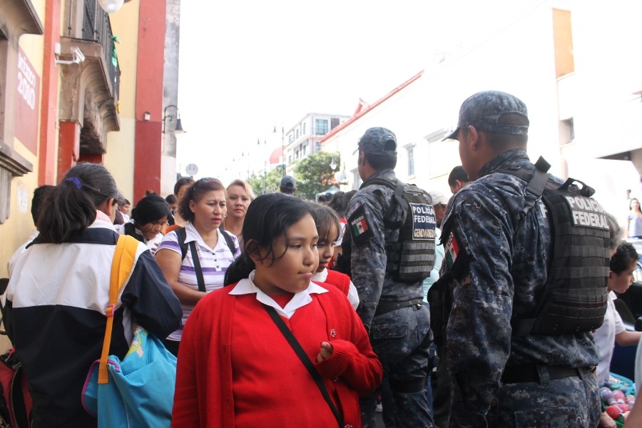Pagan segunda parte de aguinaldo a trabajadores de la educación