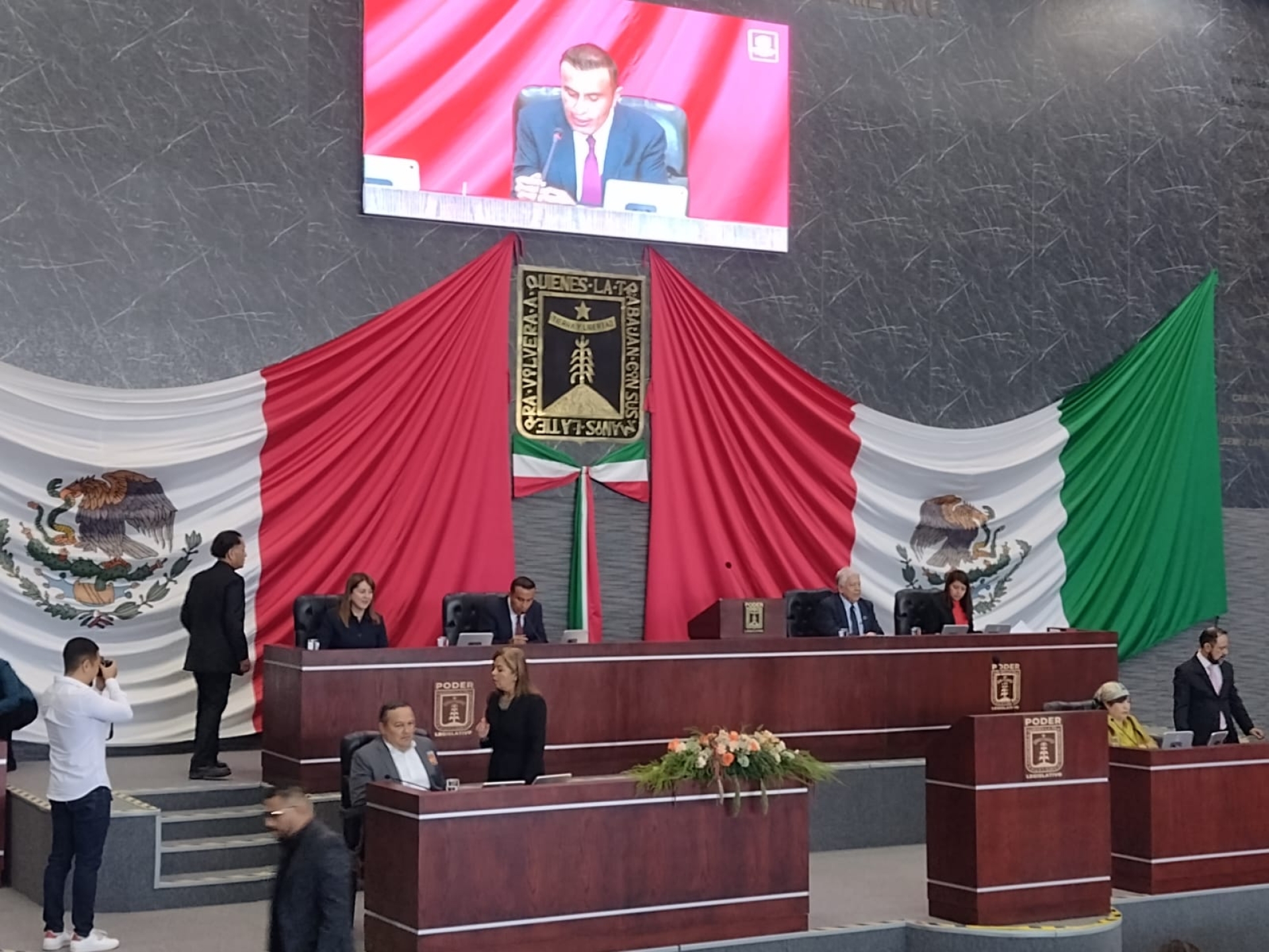 Realizan sesión de apertura del segundo periodo ordinario de sesiones del segundo año de la LVI Legislatura