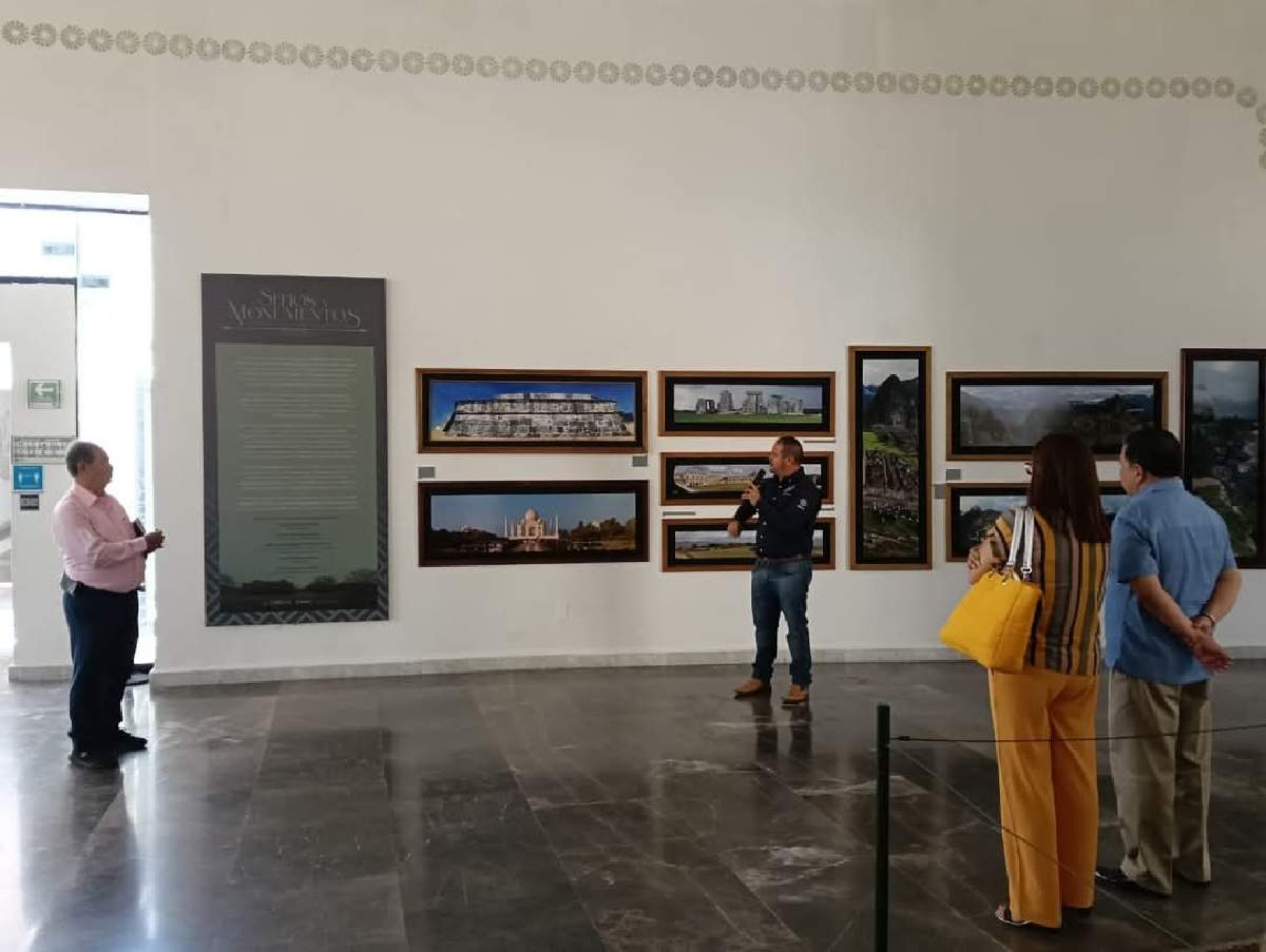 Permanece exposición fotográfica en museo de Xochicalco