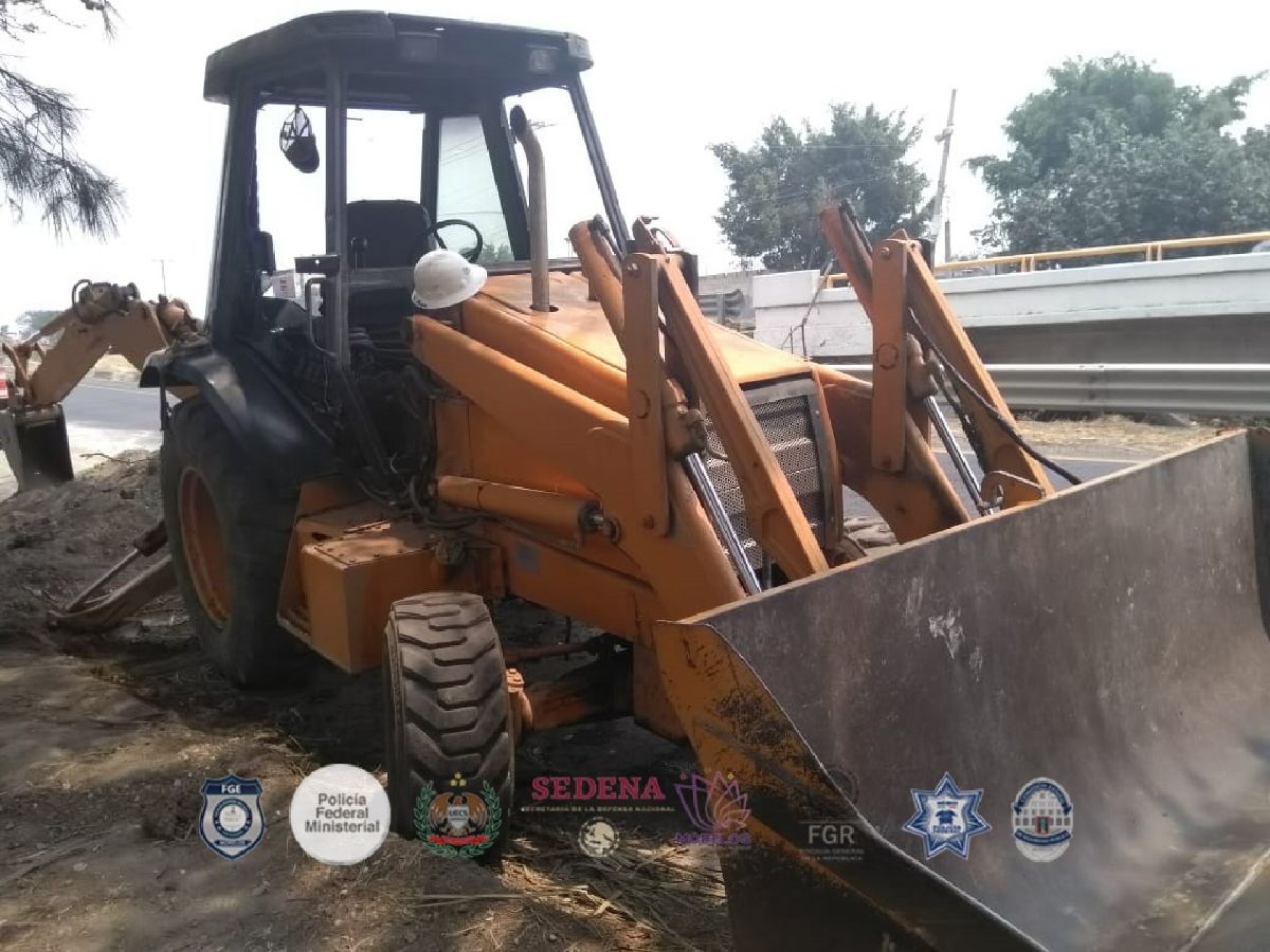 Operaba una retroexcavadora con irregularidades en el motor