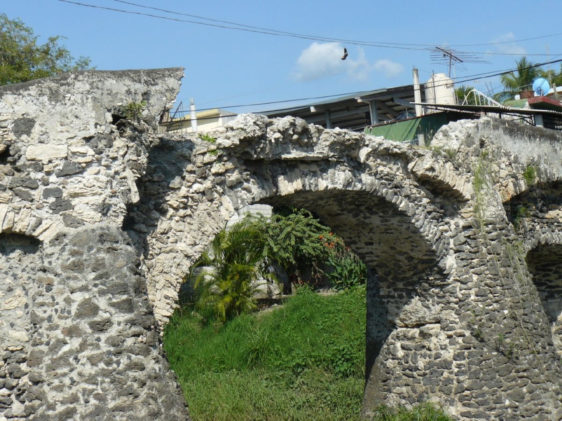 Sin fecha para reparar puente histórico de Tlaquiltenango