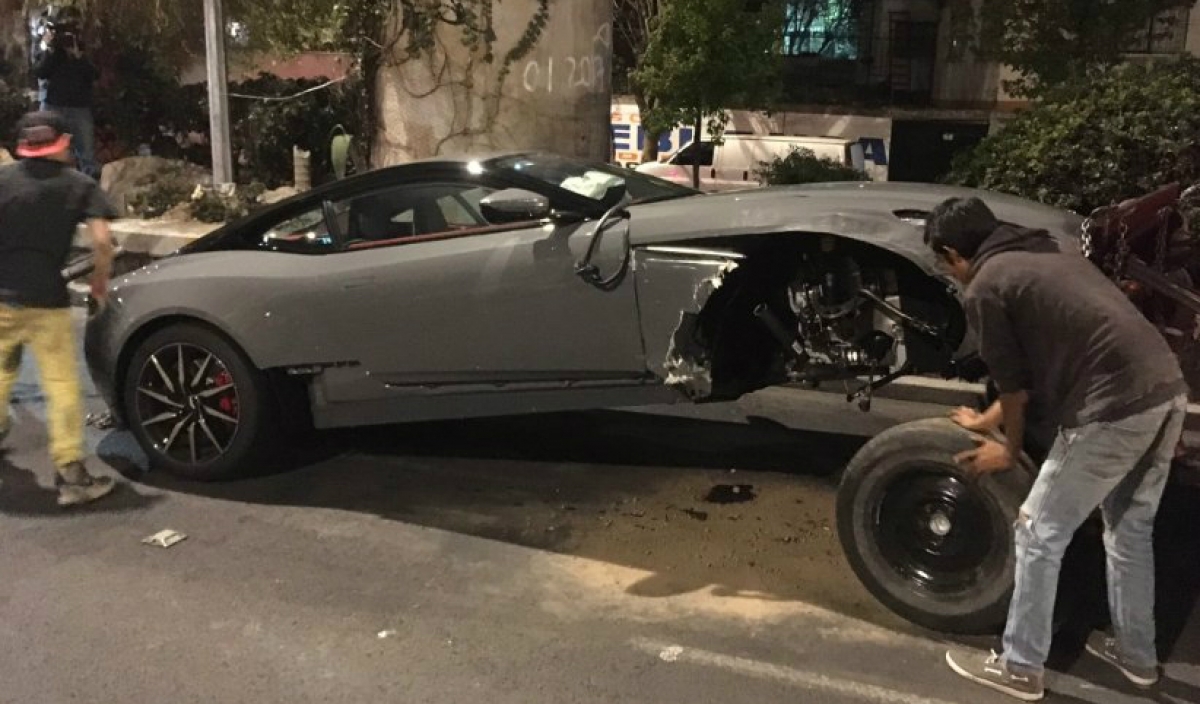 Alcalde de Guerrero choca y abandona millonario Aston Martin en la CDMX