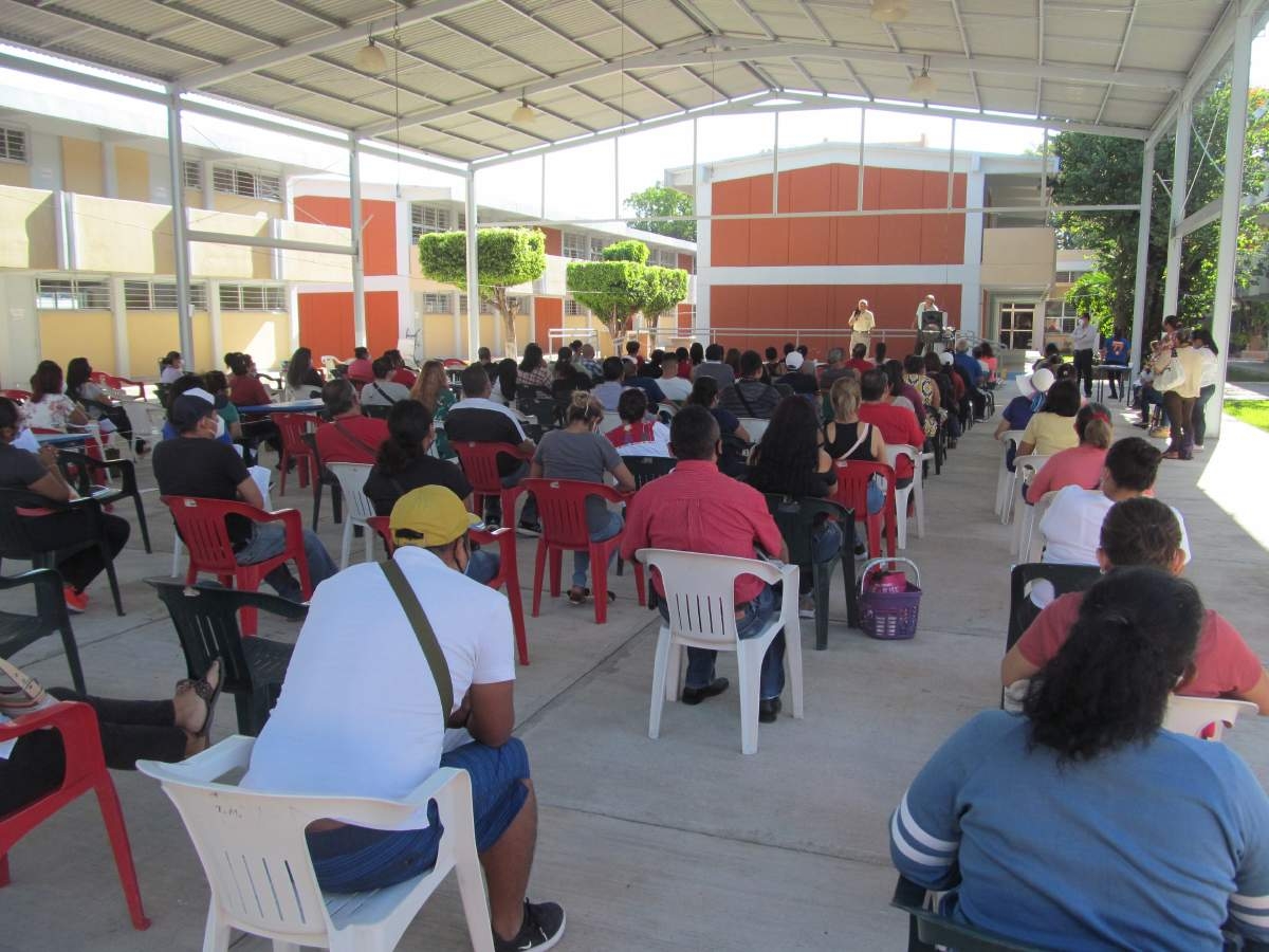 Regresan alumnos de la secundaria BJ de Jojutla a clases